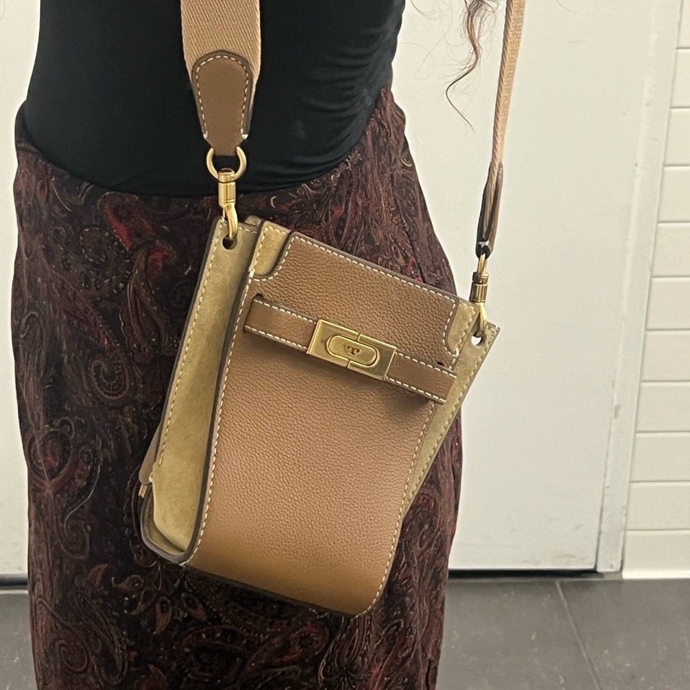 Tory Burch Lee Radziwill Petite Bucket Bag